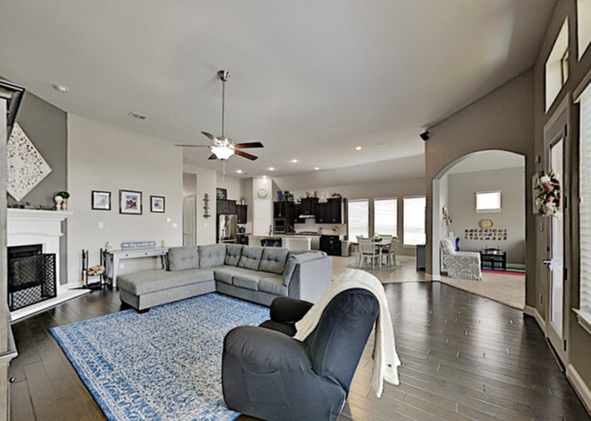 Building Photo - Spacious 4-Bedroom Ranch-Style Rental with...