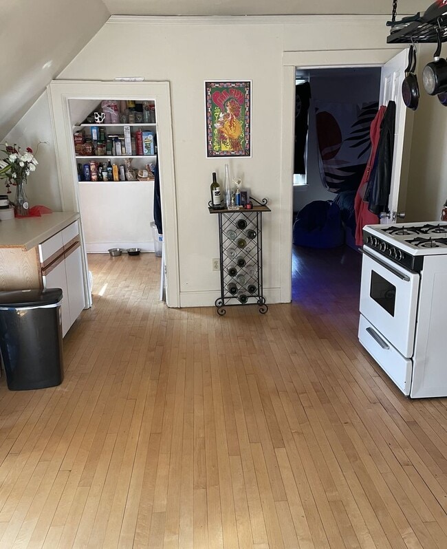 Building Photo - 3114 N Newhall St