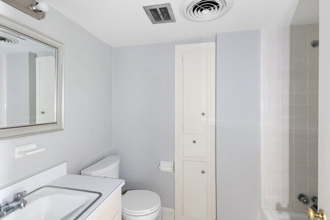 Building Photo - Charming Haven for Rent: Your Ideal Home A...