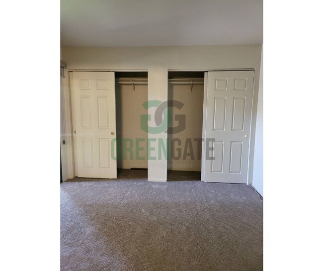Building Photo - 2428 Woodvale Dr