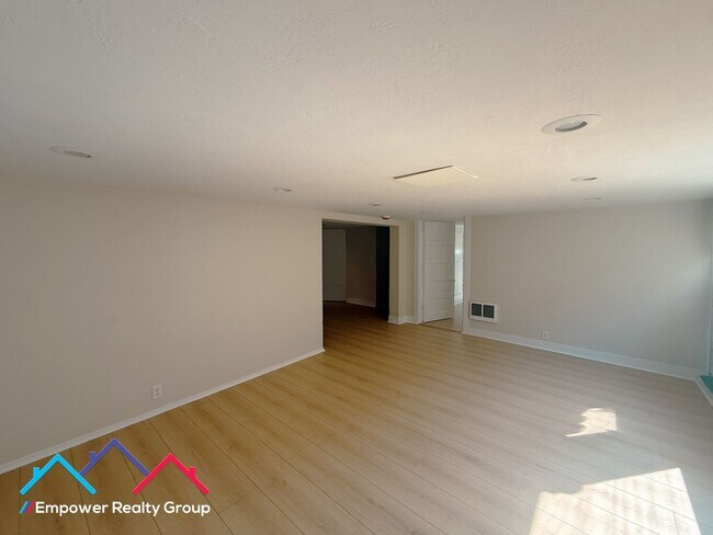 Building Photo - 2620 Santa Clara Ave