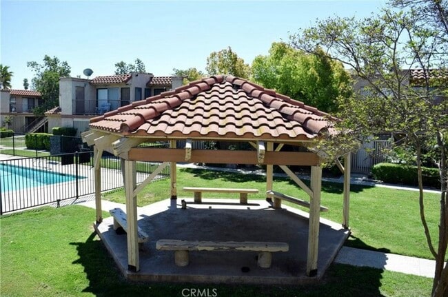 Building Photo - 2403 W Acacia Ave