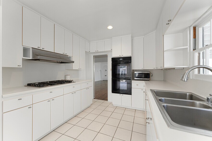 Building Photo - 332 S Crescent Dr