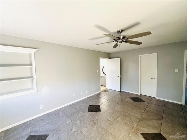 Building Photo - 817 Marinel Ln