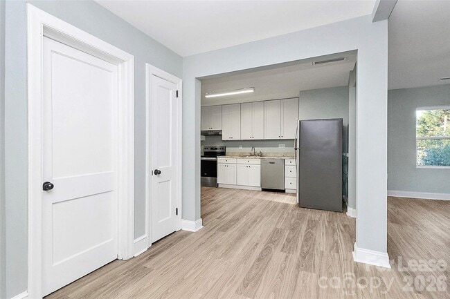 Building Photo - 1521 Effingham Rd