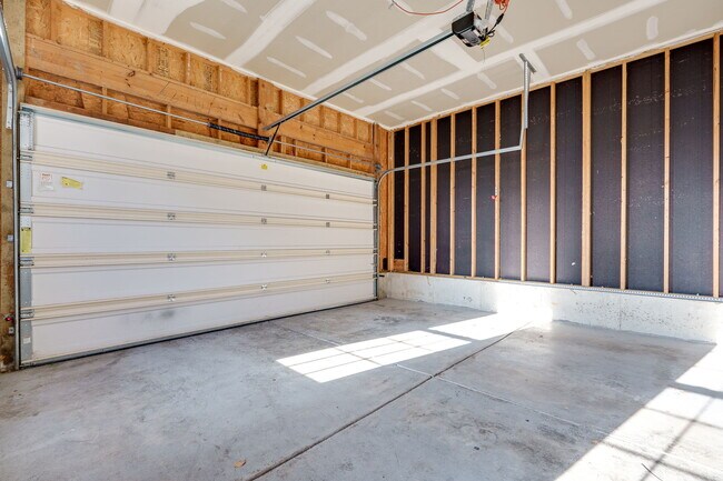Building Photo - 3594 Armada Dr