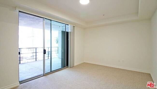 Building Photo - 629 Traction Ave