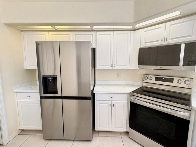 Building Photo - 731 Waterside Ct