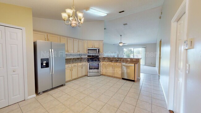 Building Photo - 2094 Forest Gate Dr W