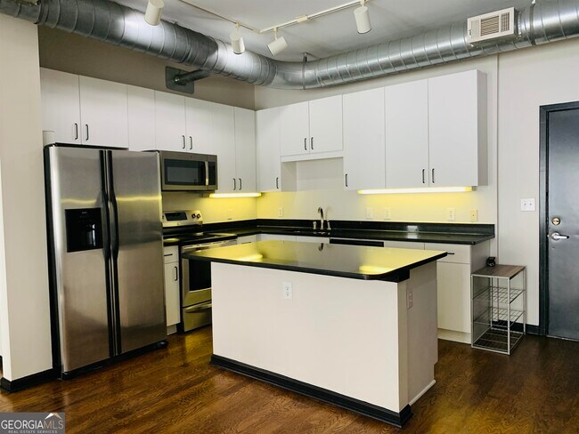 Building Photo - 5300 Peachtree Rd