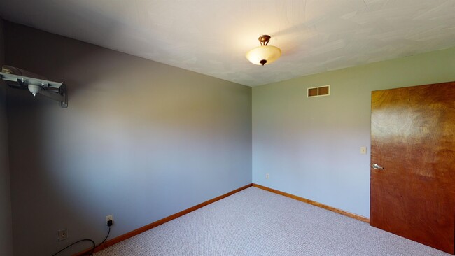 Building Photo - 3922 Ridgedale Dr