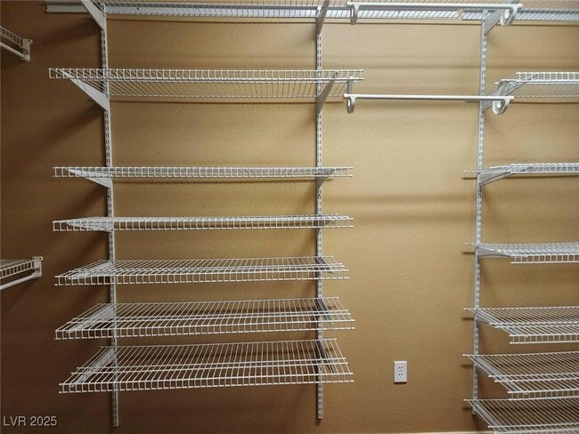 Building Photo - 2934 Maffie St