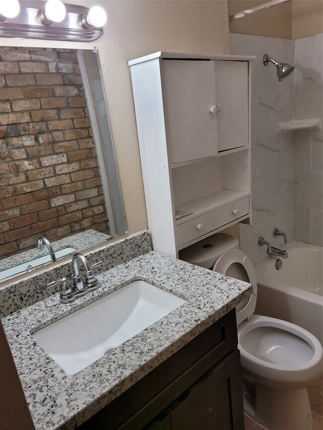 Building Photo - 12123 Sharpview Dr