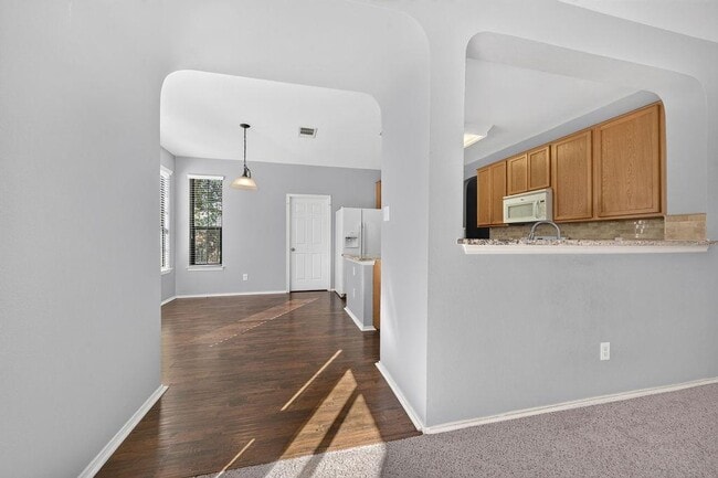 Building Photo - 2200 Ezra Ct