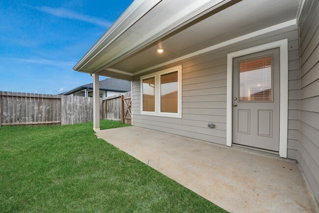 Building Photo - 2227 Laurel Bloom Ln