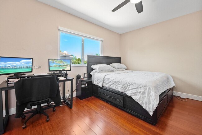 Building Photo - 930 SW 147th Ct