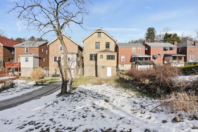 Building Photo - 111 Kaplan Ave