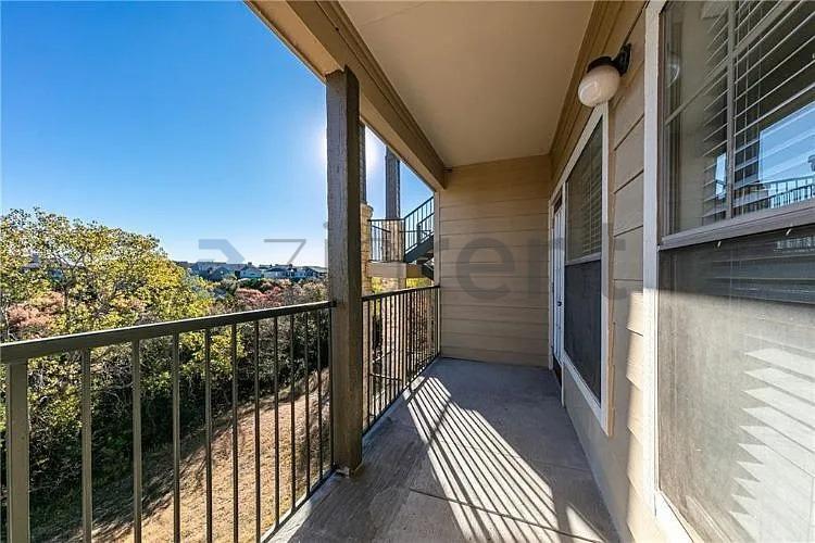 Building Photo - Unit 823