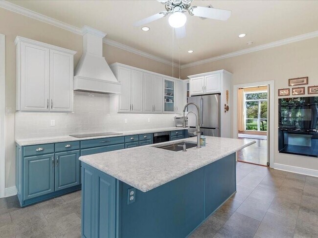 Building Photo - 8063 Winners Cir