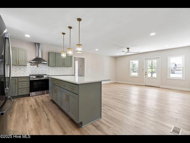 Building Photo - 109 Inlet Ct