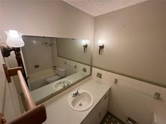 Building Photo - 24 Bethel Forest Dr S