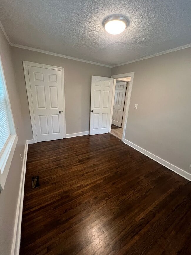 Building Photo - Remodeled 2 Bedroom in Camp North End area