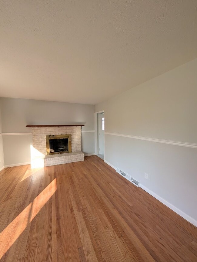 Building Photo - Asheville Long Term Rental