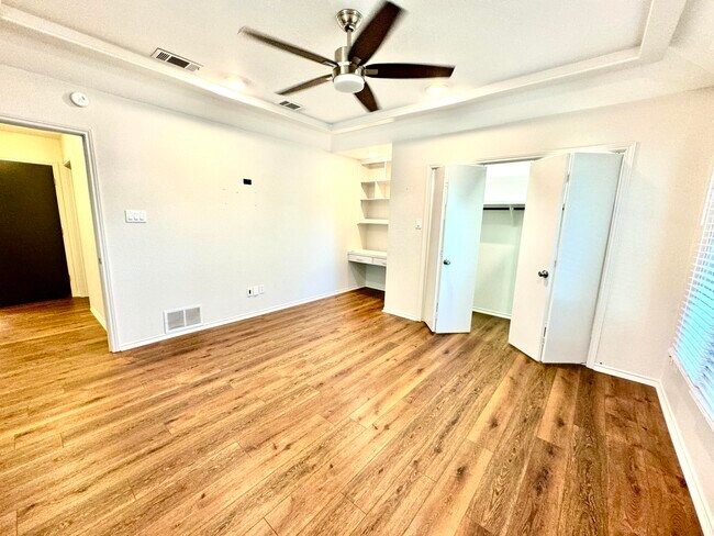 Building Photo - 9306 Utica Dr