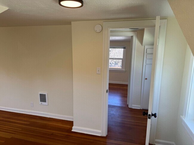 Building Photo - 4 Bedroom House in SE Eugene