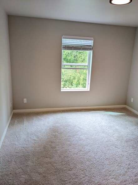 Building Photo - 13717 Admiralty Way