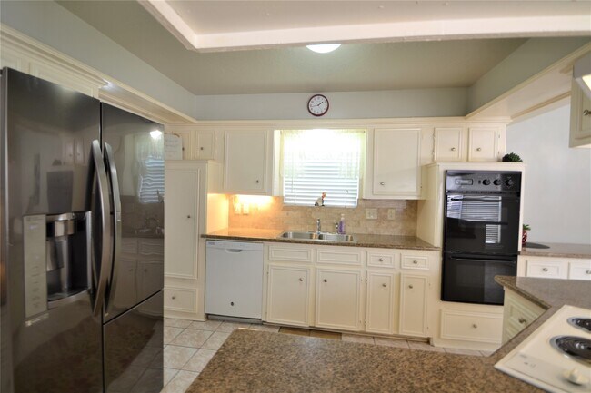 Building Photo - 15927 Tumbling Rapids Dr
