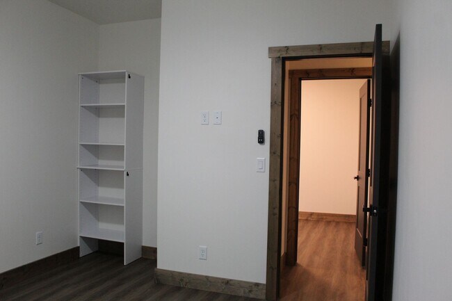 Building Photo - K573LI