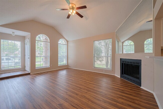 Building Photo - 15827 Beechnut St