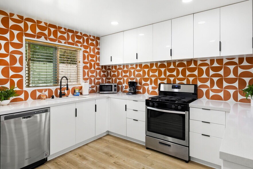 Building Photo - 321 N Gertruda Ave