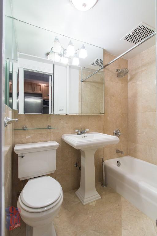 Building Photo - 95 Perry St