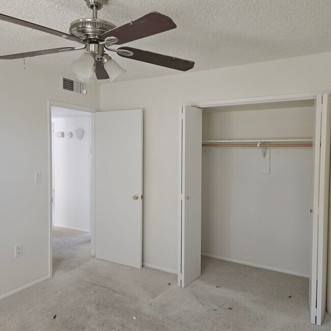 Building Photo - Sun City  House 2 Bedroom 2 Bath