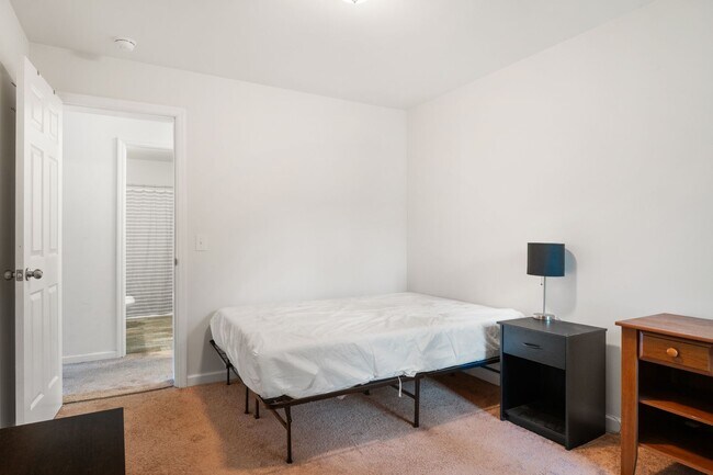 Building Photo - 1313 Giles Rd