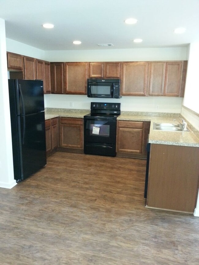 Building Photo - 9 Millie Ct