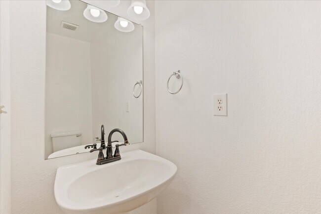 Building Photo - 10147 S Cherryhurst Ln