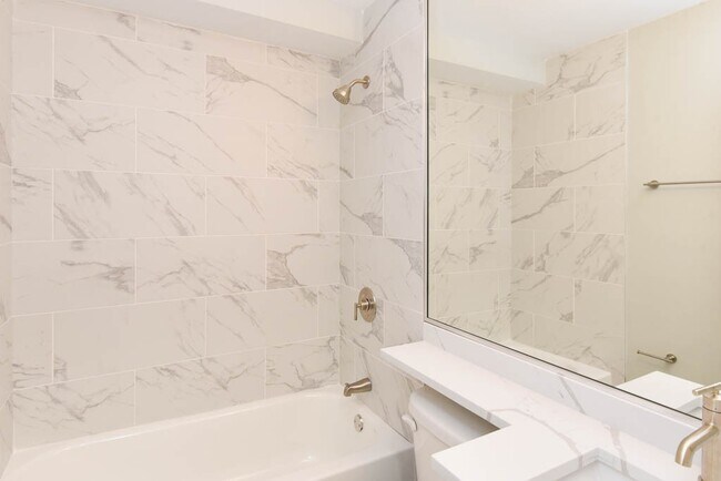 Building Photo - 450 W Barry Ave