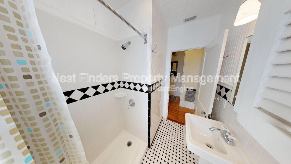 Building Photo - 2044 Forbes St