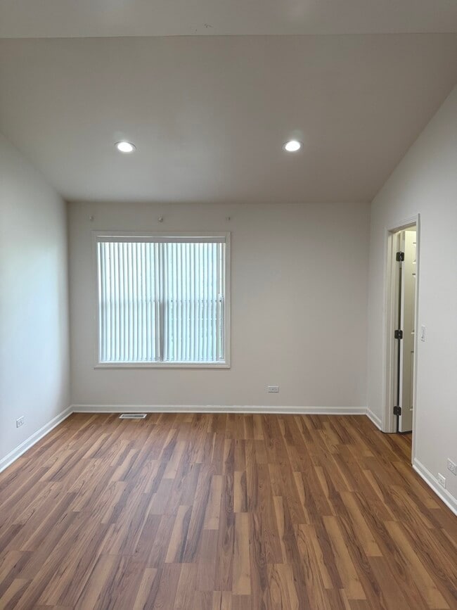 Building Photo - 302 Sheffield Dr