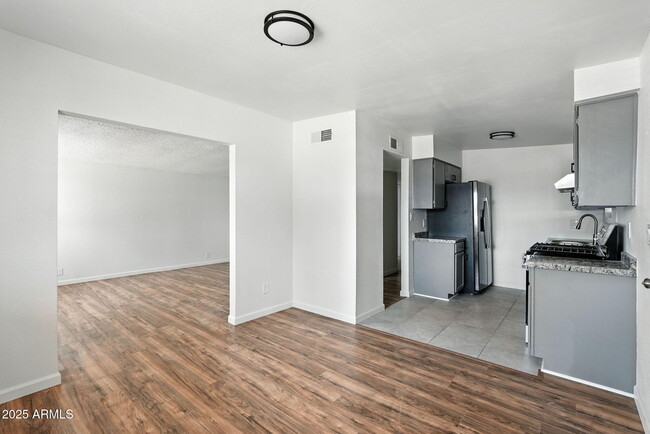 Building Photo - 130 W Harding Ave