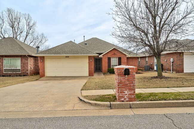Building Photo - Gorgeous 3 bedroom 2 Bath Home in the Heart of Edmond