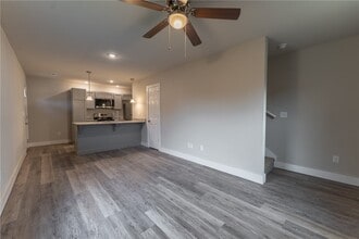 Building Photo - 1366 N Porter Rd