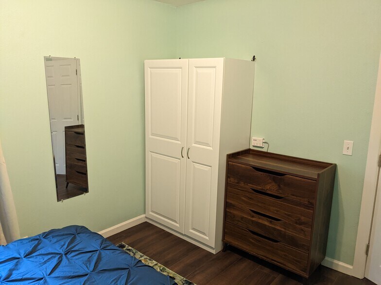 Primary Photo - 4116 S Thompson Ave