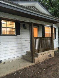 Building Photo - Welcome to your new home in the heart of R...