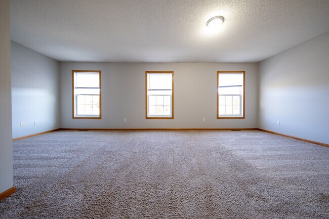 Building Photo - 7929 Stratford Cir N