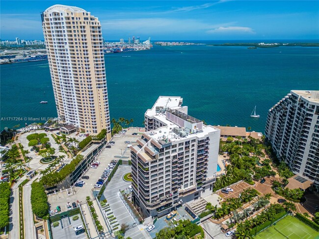 Building Photo - 540 Brickell Key Dr