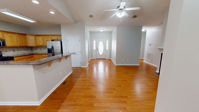 Building Photo - 3 Bedroom Open Floor-Plan Home with Finish...